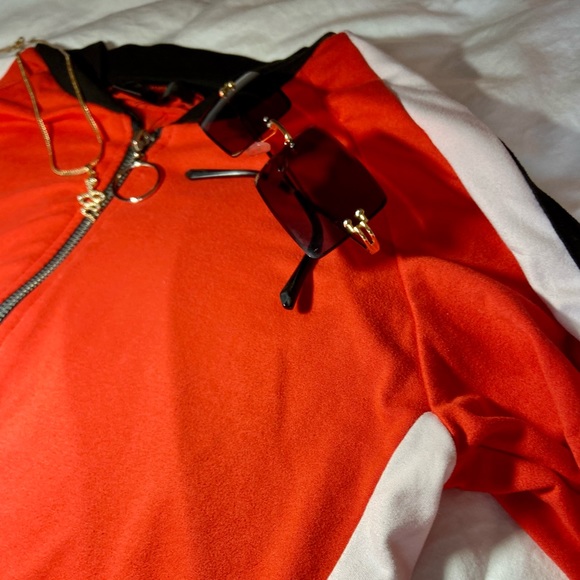 Red cropped red zip up long sleeve - Picture 2 of 4